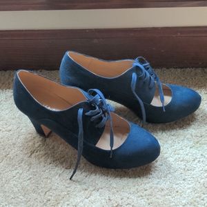 Chelsea Crew Navy lace-up Oxford heels